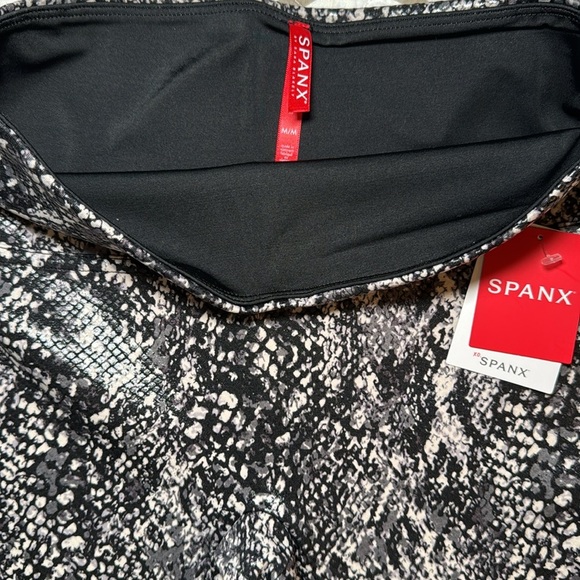 Spanx Faux Leather Snake Shine Legging Size M - Picture 4 of 8